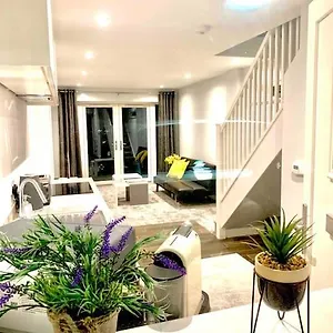 Centrally Situated House Private Parking Cheltenham