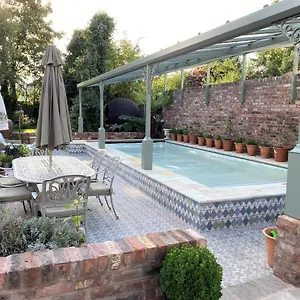 Lyndhurst - Victorian With Heated Pool Liverpool